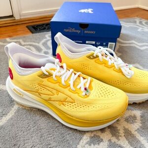 Brooks Yellow Running Shoes with White Soles women’s 9 regular